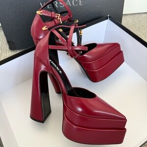 Versace La Medusa Platform Mary Jane Pumps in Burgundy Leather. Retail: 1,825